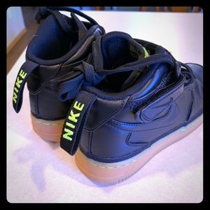 Kids Nike tennis shoes, size 5.5
